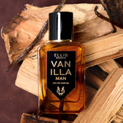 Vanilla Man 50ml Eau de Parfum sur des morceaux de bois et des gousses de vanille, sur un fond marron.