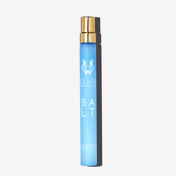Spray de voyage Eau de Parfum Salt 10 ml sur fond blanc.