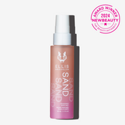 Brume parfumée pour cheveux et corps Sand 50 ml sur fond blanc avec un rose, la médaille du vainqueur du New Beauty Award 2024 The Beauty Authority.