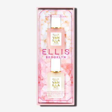 Coffret cadeau TWICE AS NICE contenant l'eau de parfum VANILLA RICE (7,5 ml) et l'eau de parfum VANILLA SALT (7,5 ml) sur fond blanc