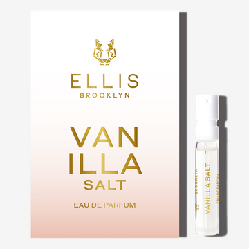 Vaporisateur d’eau de parfum Vanilla Salt 1,5 ml à côté de la carte porte-flacon ombrée blanc et rose de Vanilla Salt Eau De Parfum.